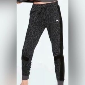 PINK Victoria’s Secret leopard print jogger pants Sz small women